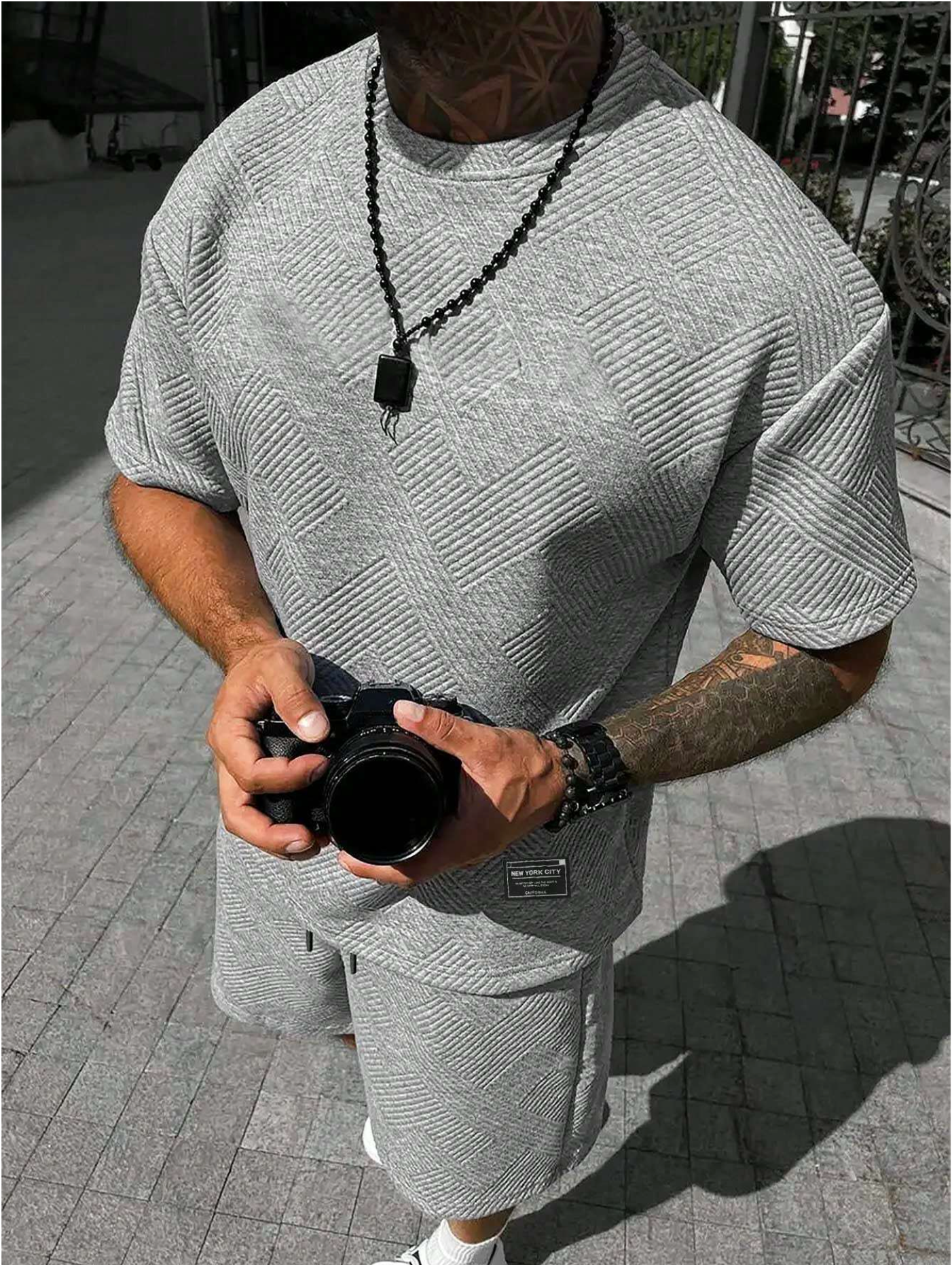 Men's Solid Color Texture Detail T-Shirt And Shorts Set