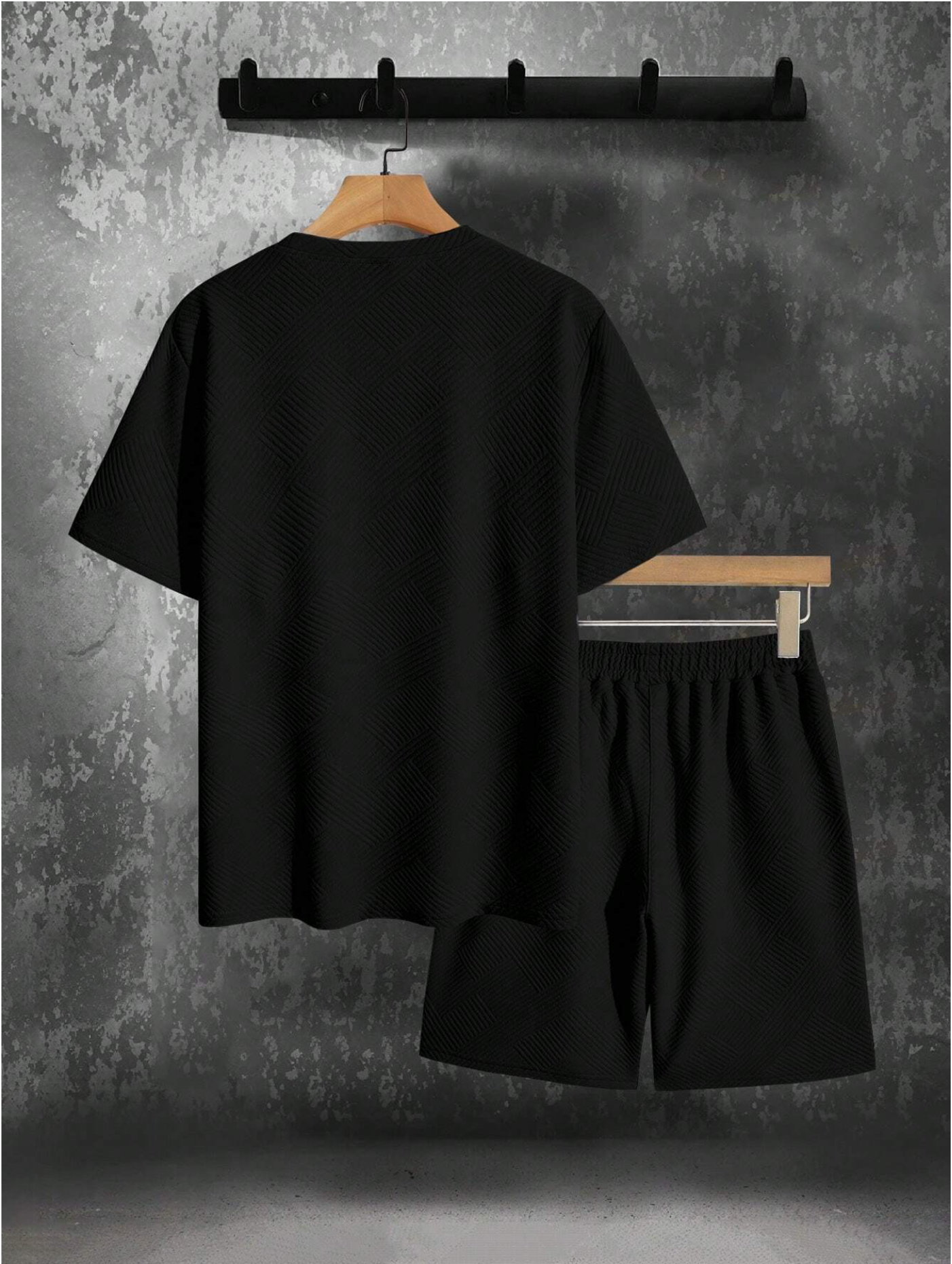 Men's Solid Color Texture Detail T-Shirt And Shorts Set
