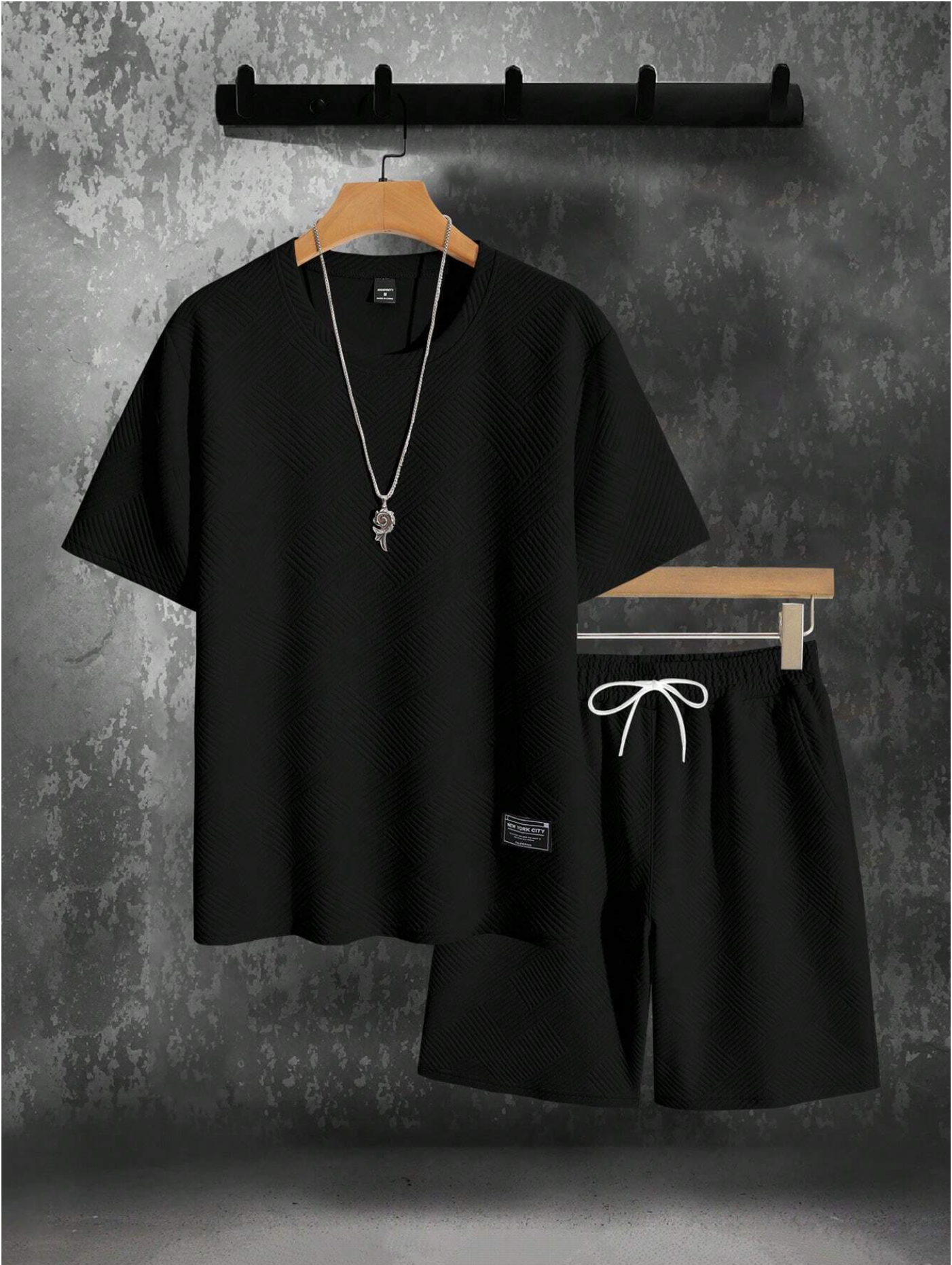 Men's Solid Color Texture Detail T-Shirt And Shorts Set